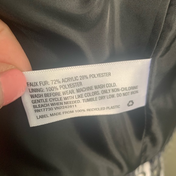 SOLD Worn Once - Faux Fur / Feather Vest - Picture 7 of 7